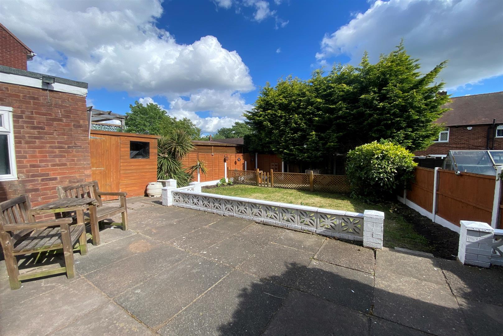 2 bed property in Fairfield Road, Stourbridge